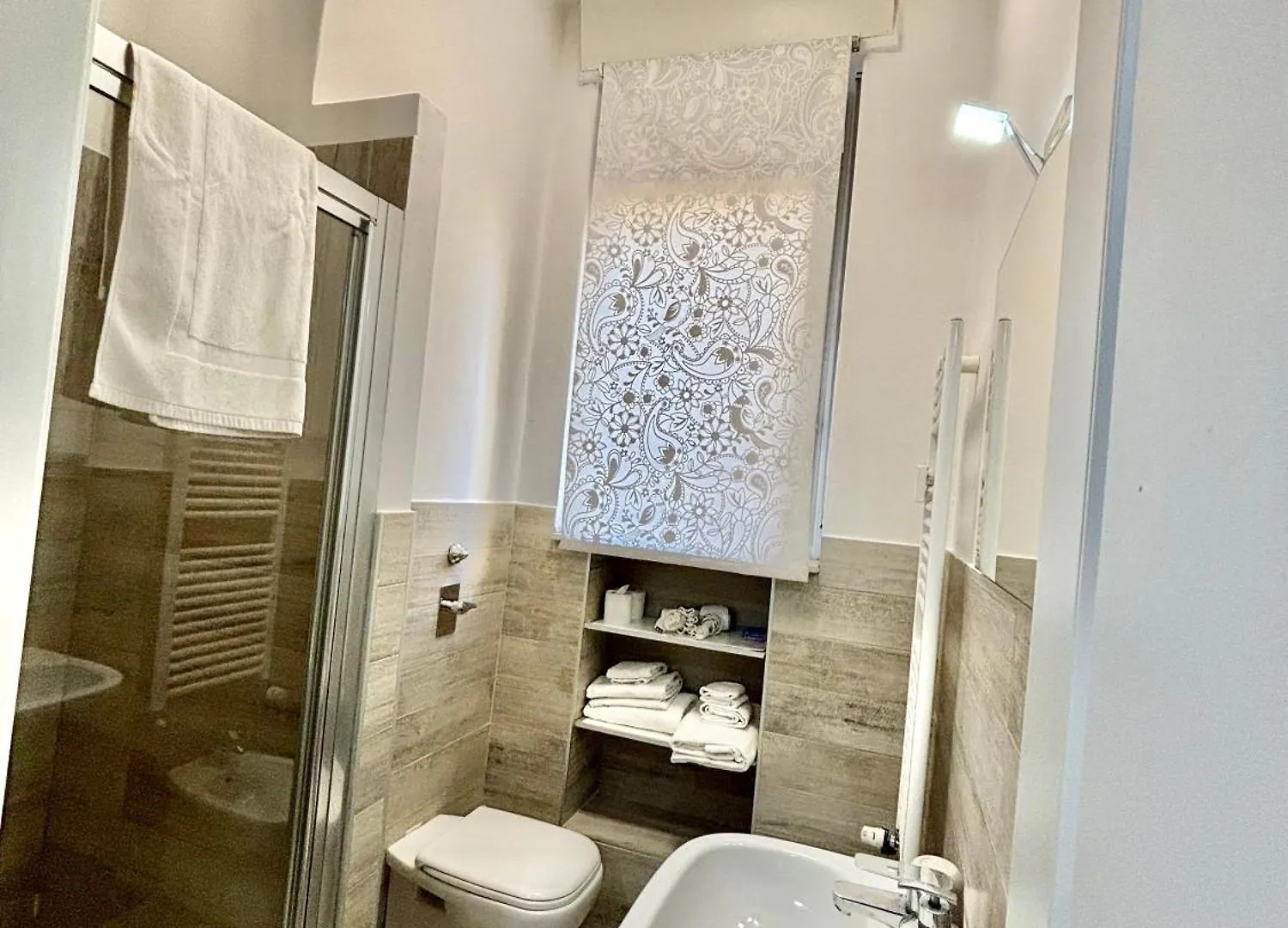 Joy House -Central City Near Metro Arco Della Pace Brera-Entire Apartment Perfect For Work & Play, Nightlife With Ac & Fast Wifi Welcome To The Cool Joy House! Milan